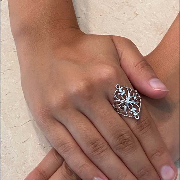 Sz 8, Clearance $22 Firm! Sterling Swirl Design Ring - Picture 3 of 14